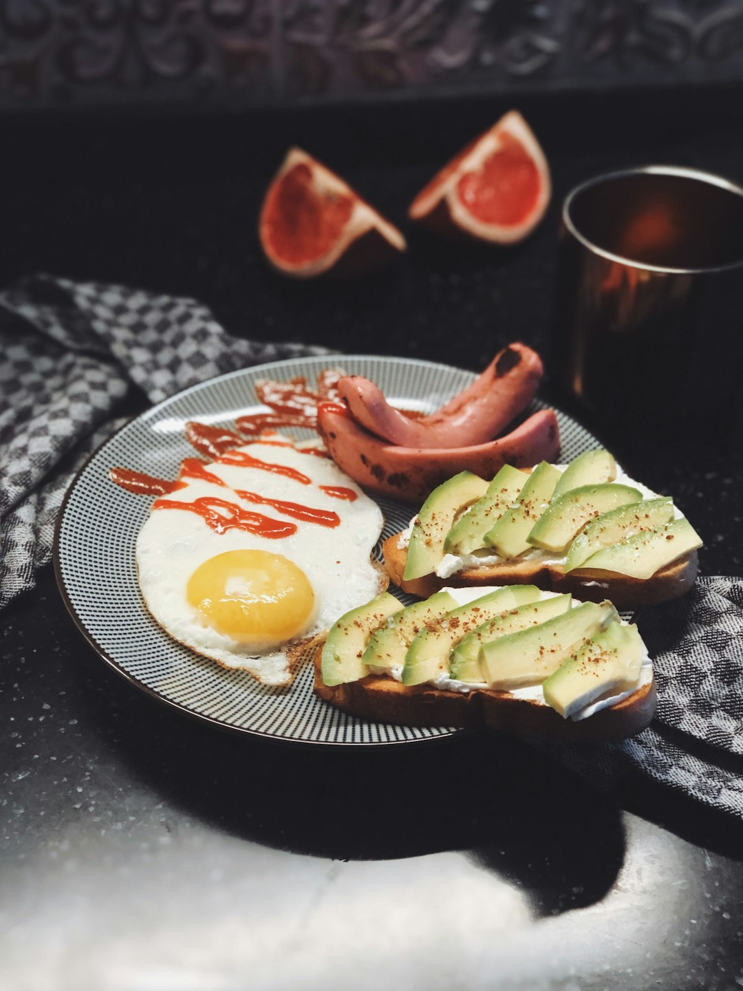 fried-egg-with-avocado-toast-breakfast-ormrxgka4ea